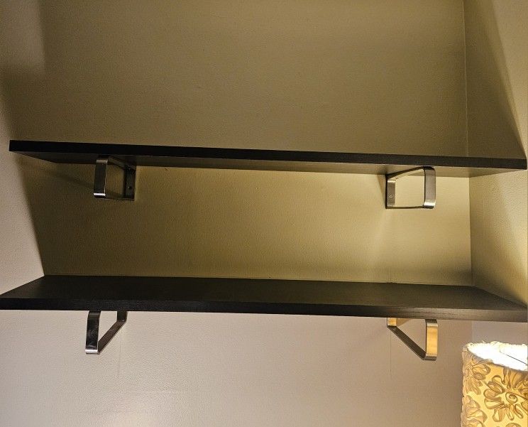 2 Shelves With Brackets
