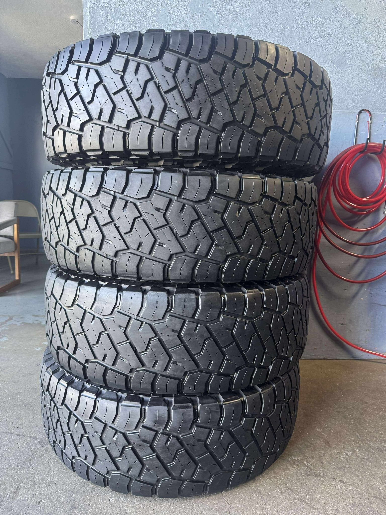 37x12.50R17. TOYO