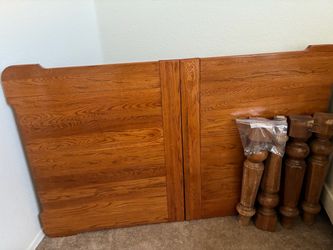 Large well made oak table with two leaves