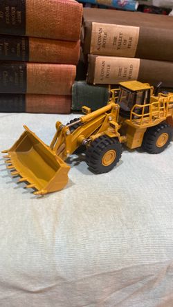Metal caterpillar excavator construction toy