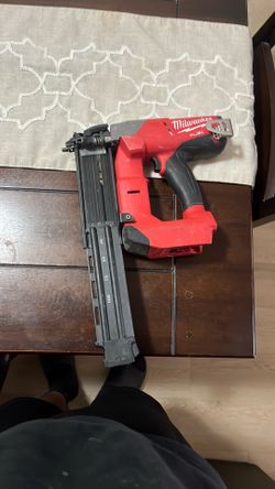 milwaukee m18 fuel brad nailer