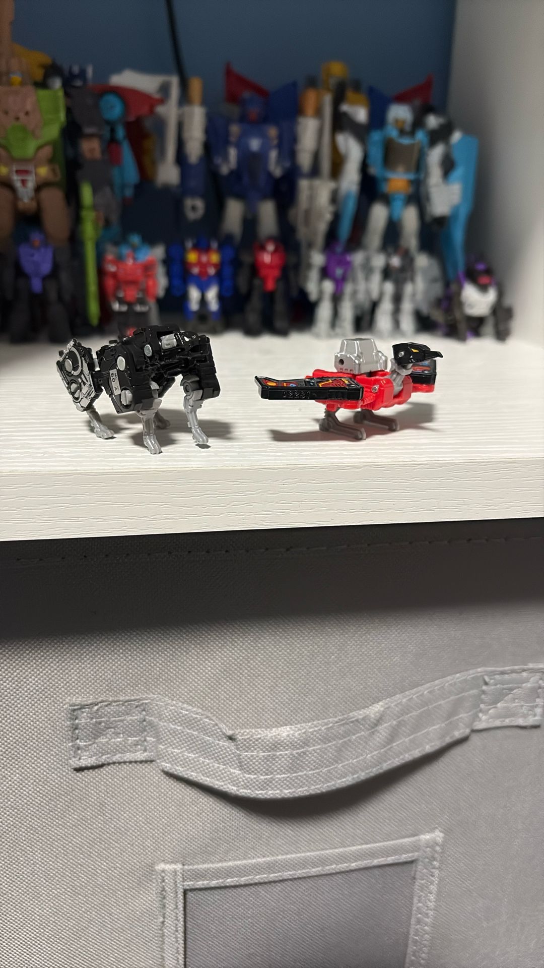 Transformers War For Cybertron Earthrise Netflix Ravage And Laserbeak