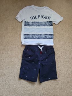 Like New Tommy Hilfiger Boys Set Size 5/6