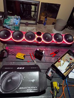 Se instalan sonidos, speaker rack, estéreos, bocinas, amplificadores