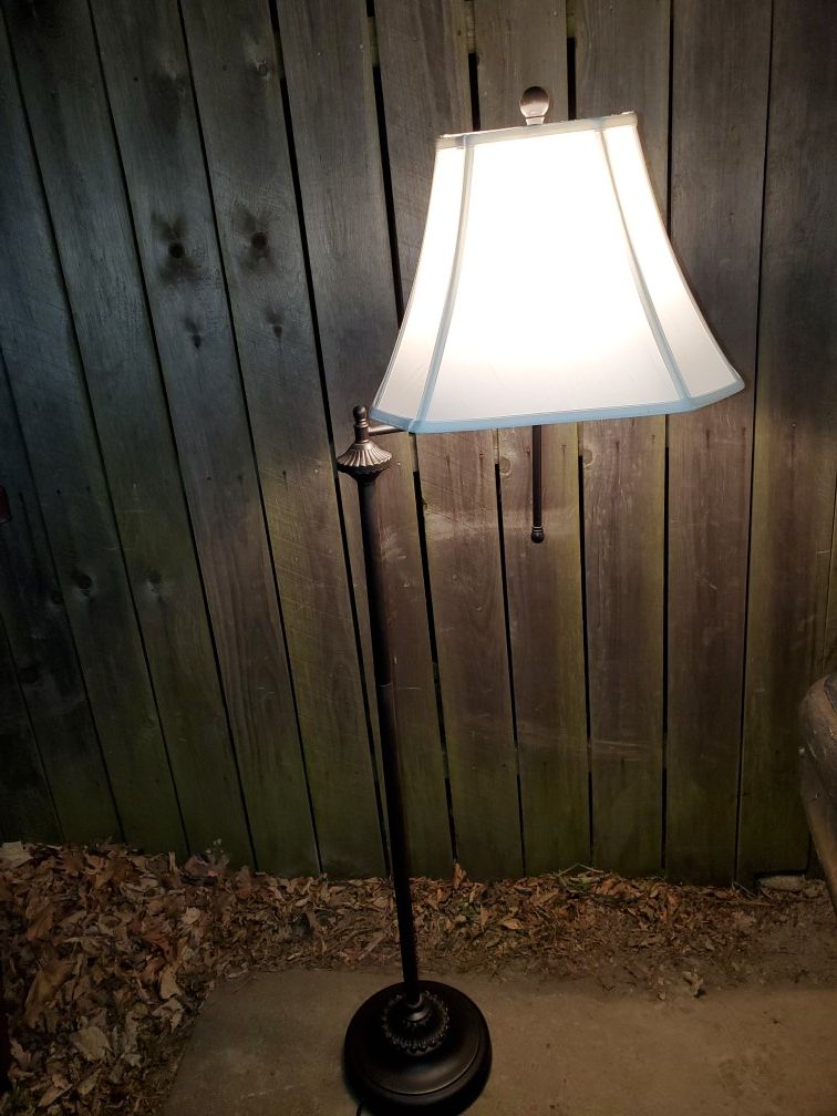 FLOOR LAMP