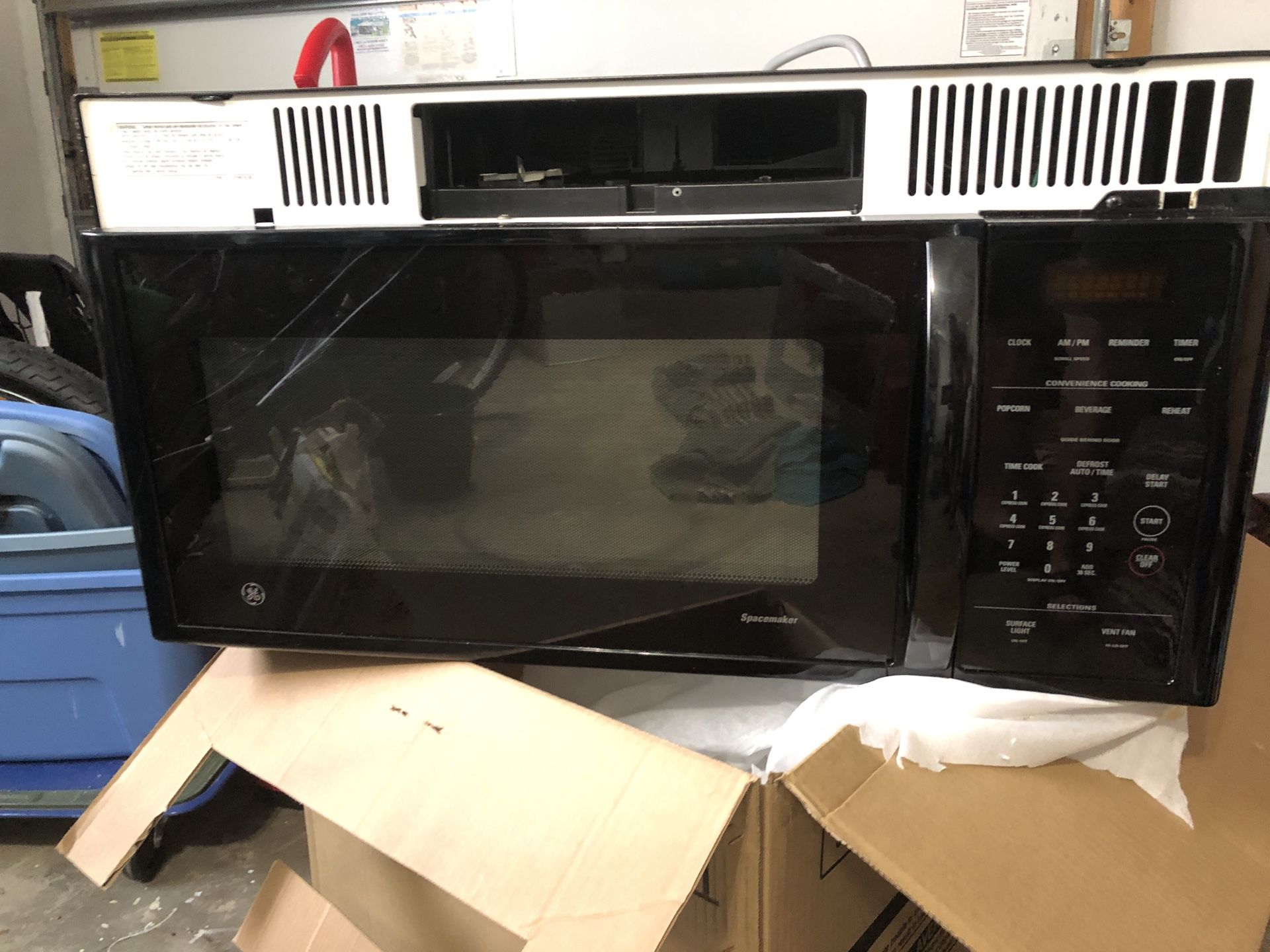 GE Spacemaker Over-the-Range Microwave Oven with Recirculating Vent
