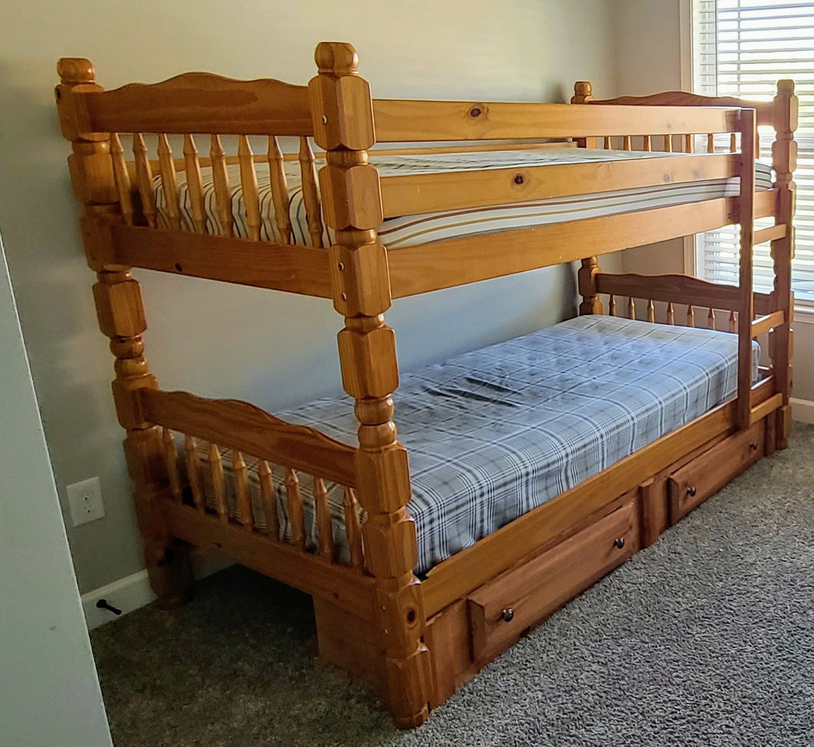 Wooden twin bunk bed with 2 drawers