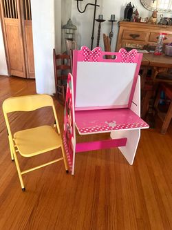 Kids Disney Minnie Mouse Easel and Bookcase