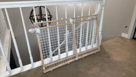 NEW MidWest Homes for Pets Wire Mesh Pet Safety Gate, Dog Gate Expands From 29 - 50 Inches Wide, 44 Inches Tall, Wood, Powder Coated Wire