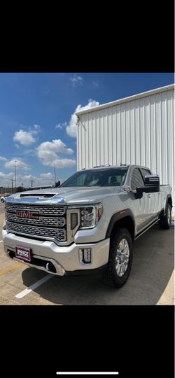GMC Sierra 2500HD Denali Crew Cab 4WD (Duramax diesel), white exterior, black leather interio