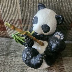 Franklin Mint Porcelain Hi There! by Eva Dalberg Panda w/Bamboo & Worm 1984