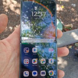 2025 Motorola Razr 256gb