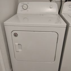 White Washer And Dryer 