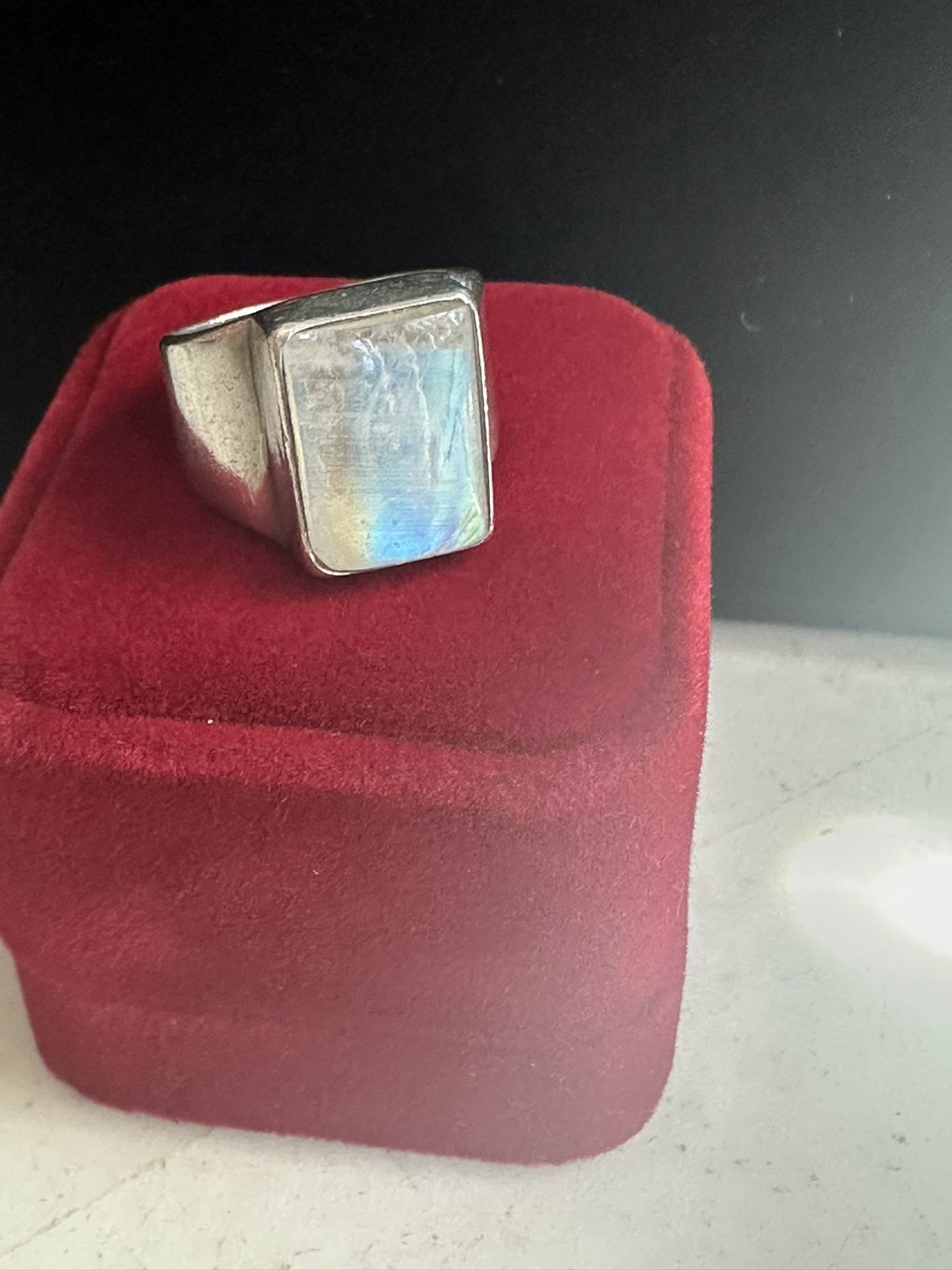 925 Solid Sterling Silver W / Genuine Large Moonstone Ring , Beautiful Ring , 12 Gr. , Size 10 , Thick Band , Hallmarked 