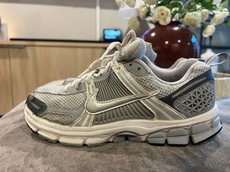 Nike Vomero size 6y $40