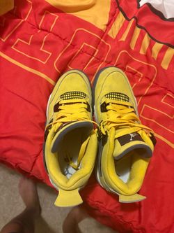 Air Jordan 4 Yellow Lightning Sneakers