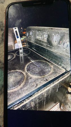 Whirlpool stove works great don’t have no use for it asking 50$ just needs a good clean