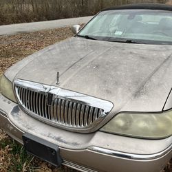 2003 Lincoln Town Car
