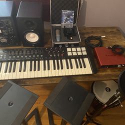 Beginner Home Studio. Yamaha HS5. AKG Perception 220. Focusrite Scarlett 6i6