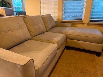Cindy Crawford Home Sectional with Reversible Chaise | Glacier Gray | Excellent Condition | Pickup Only
