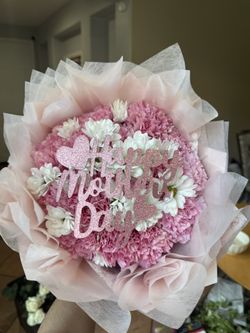 Carnations And Daisies Bouquet Ready For Pickup / Ramo De Claveles Y Margaritas Listo Para Recojer 