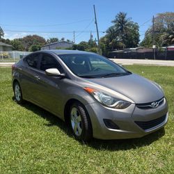 hyunday Elantra  sedan 4 doors 