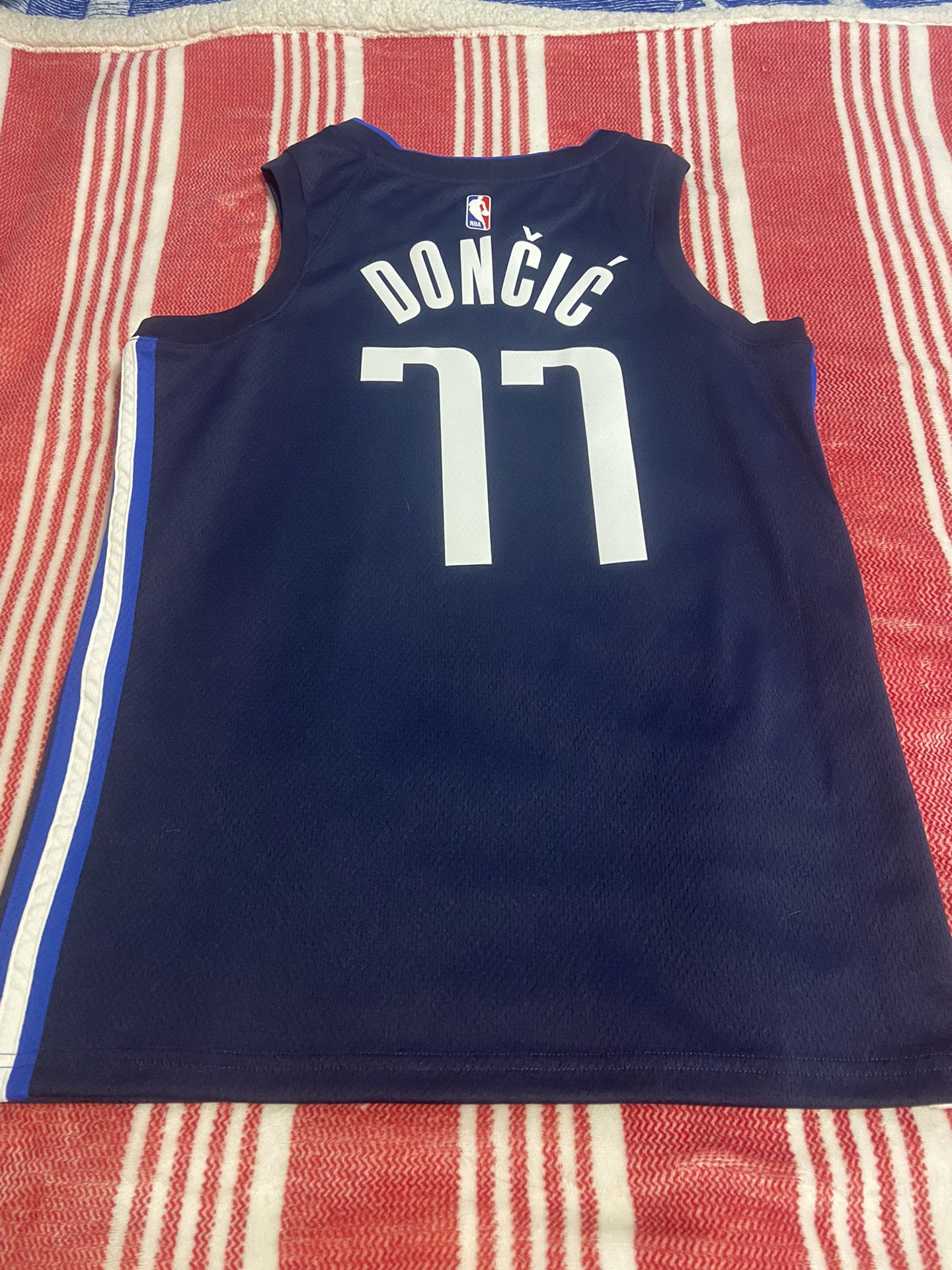 Dallas Mavericks Luka Doncic Jersey for Sale in Los Angeles, CA - OfferUp