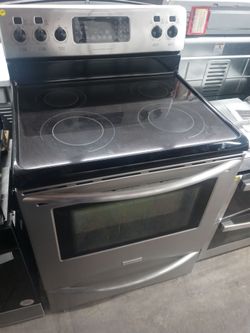 Frigidaire stainless steel glass-top stove - Free delivery