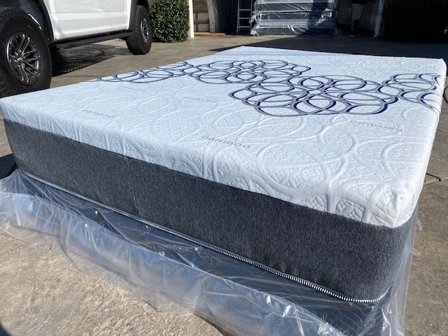 Queen Cooling Gel Bamboo Memory Foam Hybrid Mattress!