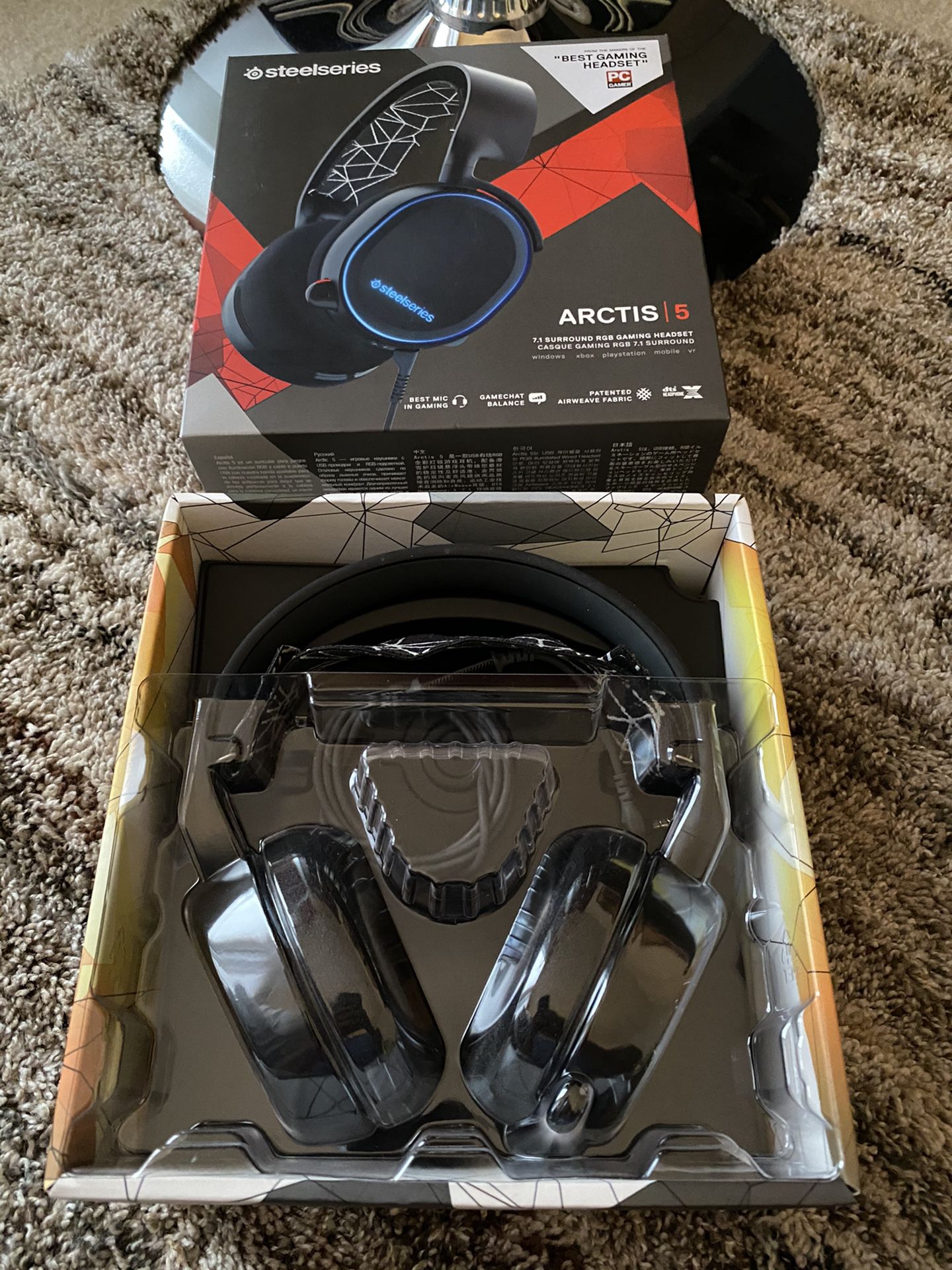 Missing Accessory SteelSeries Arctis 5 7.1 Surround RGB Gaming Headset
