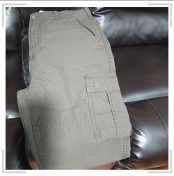 Green Mutual Weave cargo pants, Size 32"x34