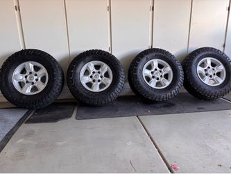 265 75 16 Toyota tundra Tacoma