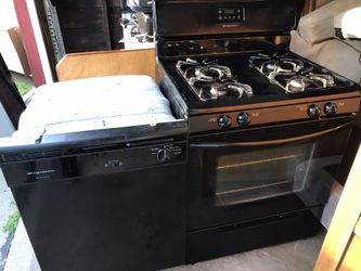Black Stove and dishwasher