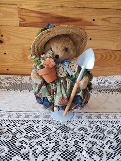 12" TALL GARDEN BEAR ON STAND 