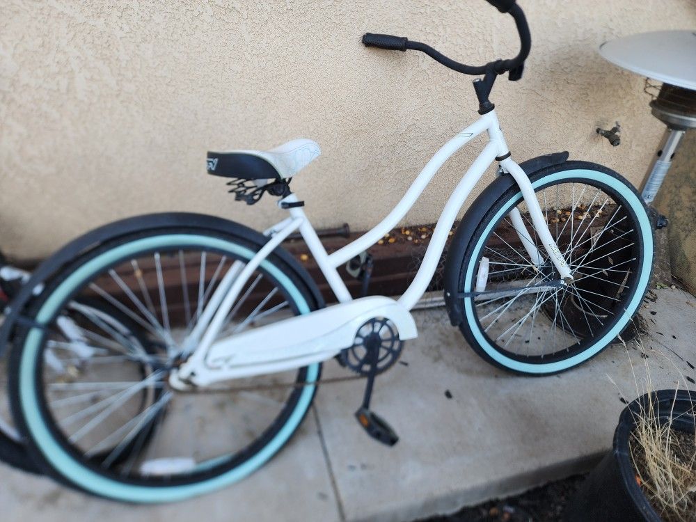 White Huffy Cranbrook Beach Cruiser