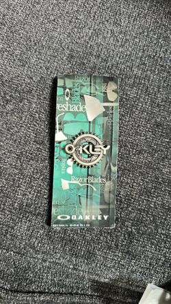 Oakley Pin