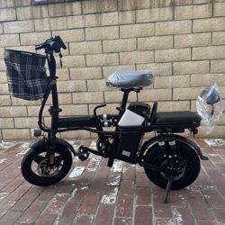 Folding electric bicycle