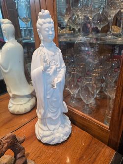 White Porcelain Guanyin Figurine
