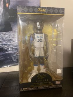 Shaquille O’Neil Gold Legends Jumbo Size Collectible