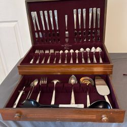 Vintage Nobility Plate Silverware Flatware Set in Deluxe Home Decorators Anti-Tarnish Wood Chest