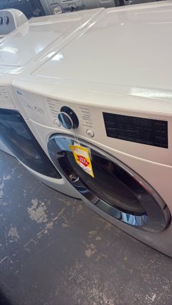 Nice like new LG gas dryer front