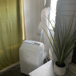 Hisense Portable Air Conditioner w Remote