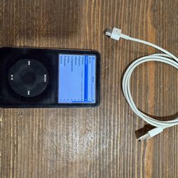 Apple iPod Classic 5th Gen 30GB Black Video MA146LL