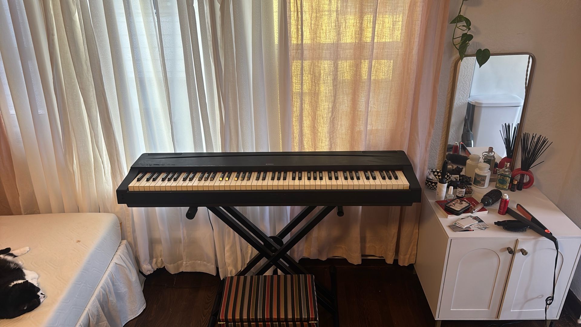 Yamaha P-70 Electronic Piano 