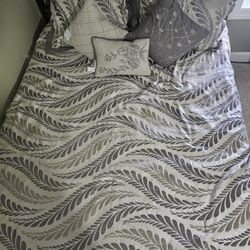 7- Piece Queen Size Comforter 