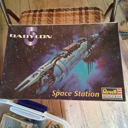 Babylon 5 Space Station  Model Kit 