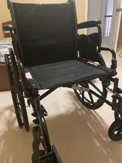 Walgreens Manual Wheelchair Black (18 inch seat)