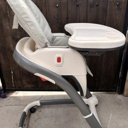 Graco kids high chair adjustable in great shape $35 pick up in Fontana