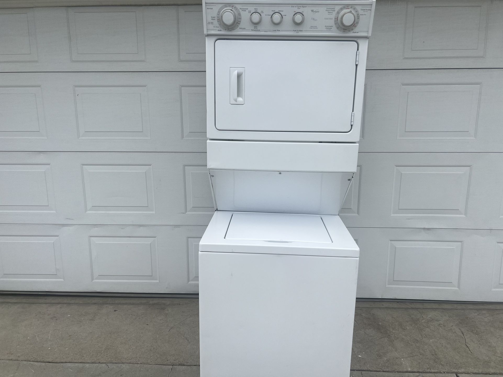 WHITE WHIRLPOOL SLIM THIN WASHER AND GAS DRYER IN GOOD CONDITION 