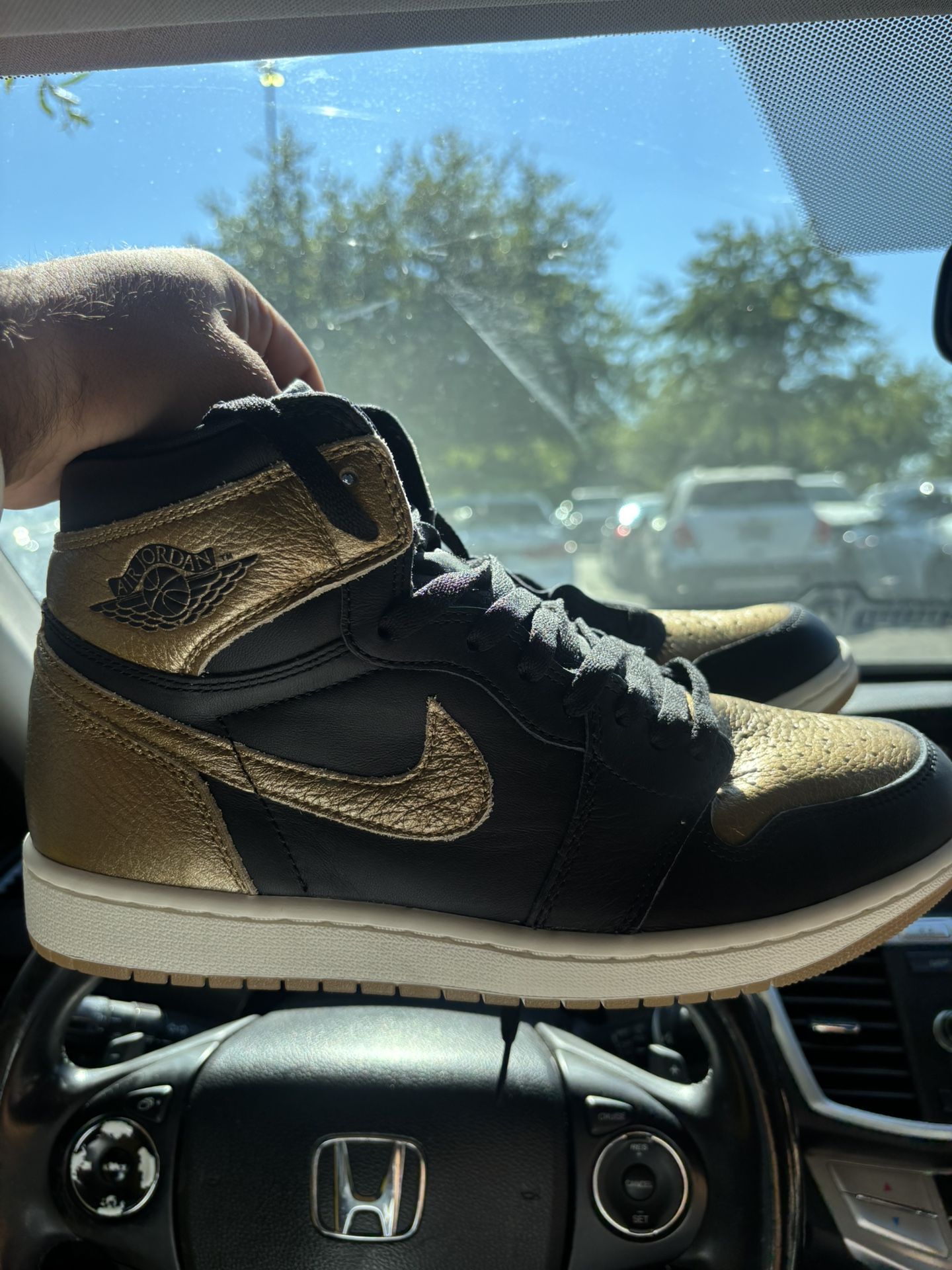 Air Jordan 1 Gold Toes Size 10